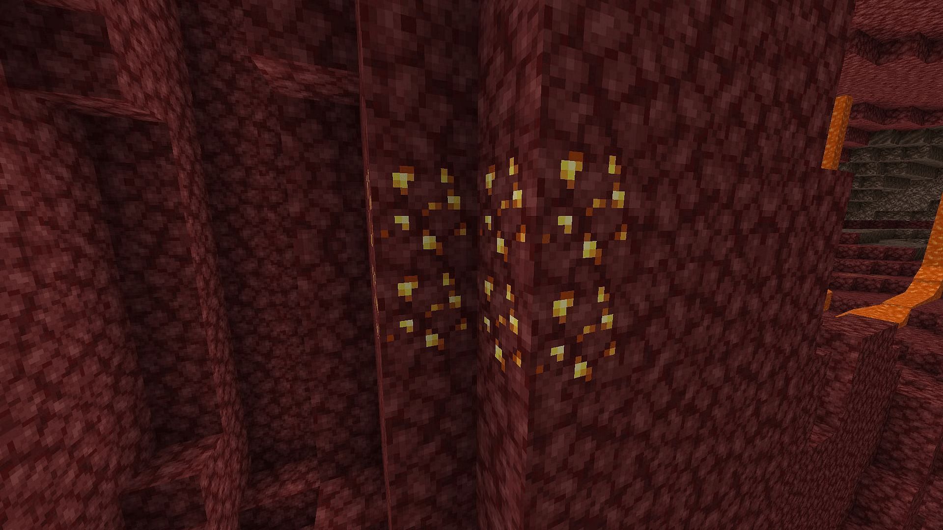 Minecraft Bedrock players can now get more gold nuggets and lapis lazuli from ore blocks (Image via Mojang)