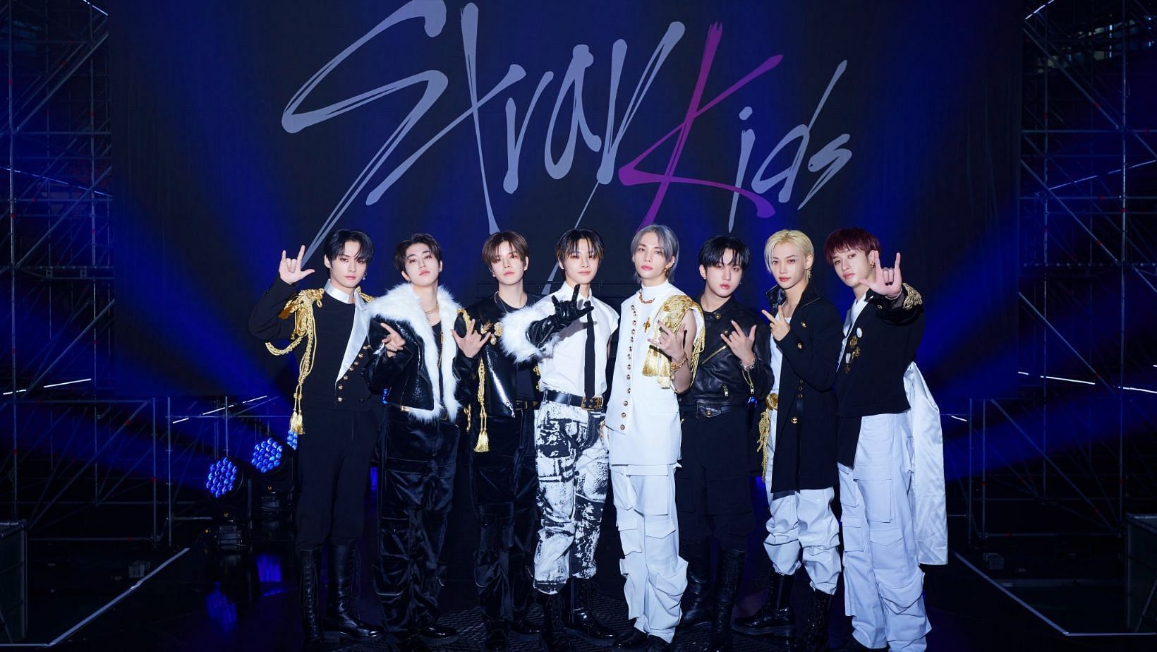 Stray Kids joins Taylor Swift and Travis Scott to sell over 500k pure sales. (Images via @@pixievll)