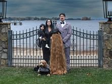 Kyle, Samantha Busch and family dress up as Catherine Zeta-Jones’ Addams family from popular Netflix show for Halloween