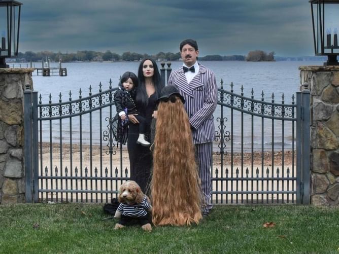 Kyle, Samantha Busch and family dress up as Catherine Zeta-Jones’ Addams family from popular Netflix show for Halloween