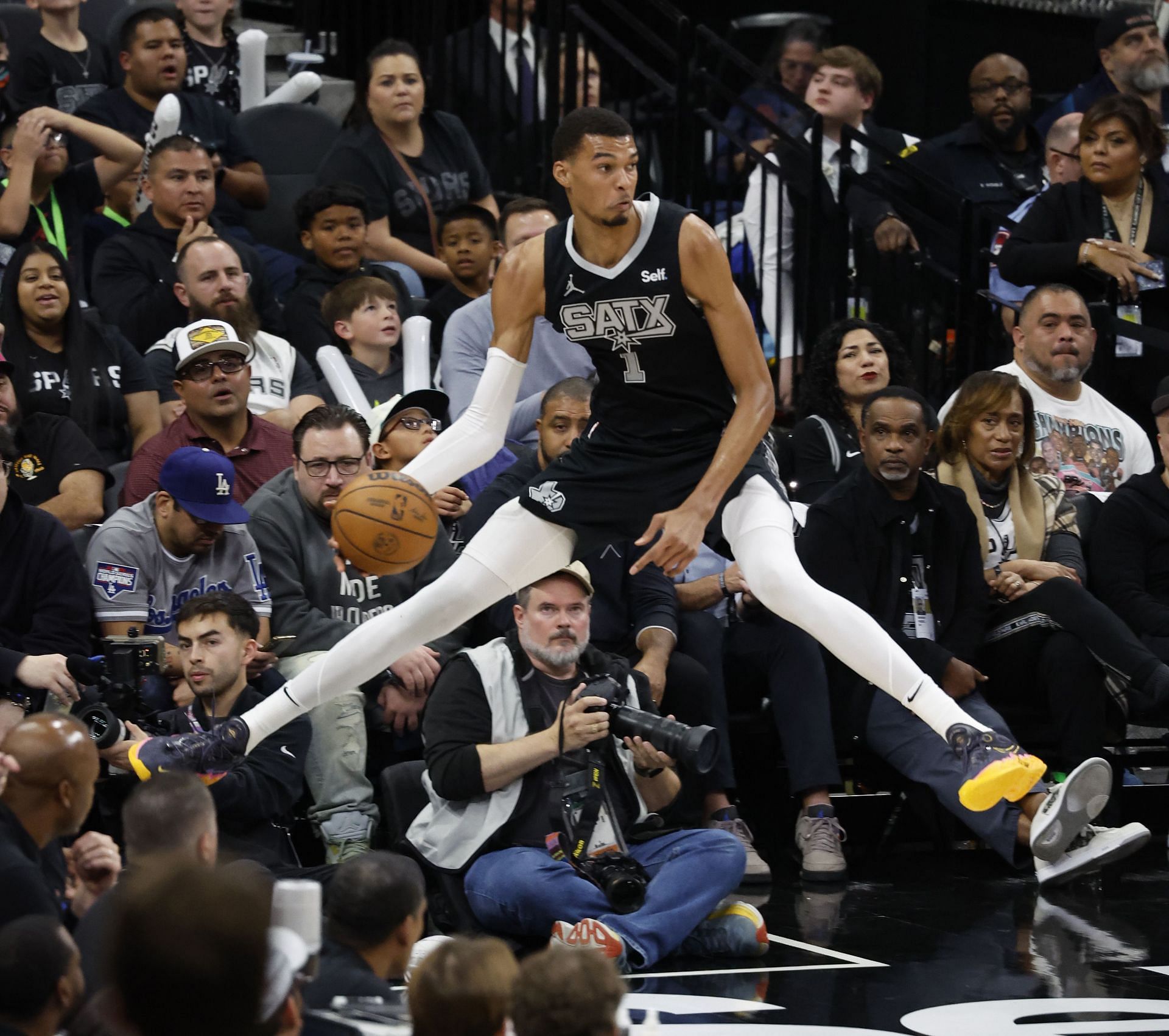 Los Angeles Clippers v San Antonio Spurs