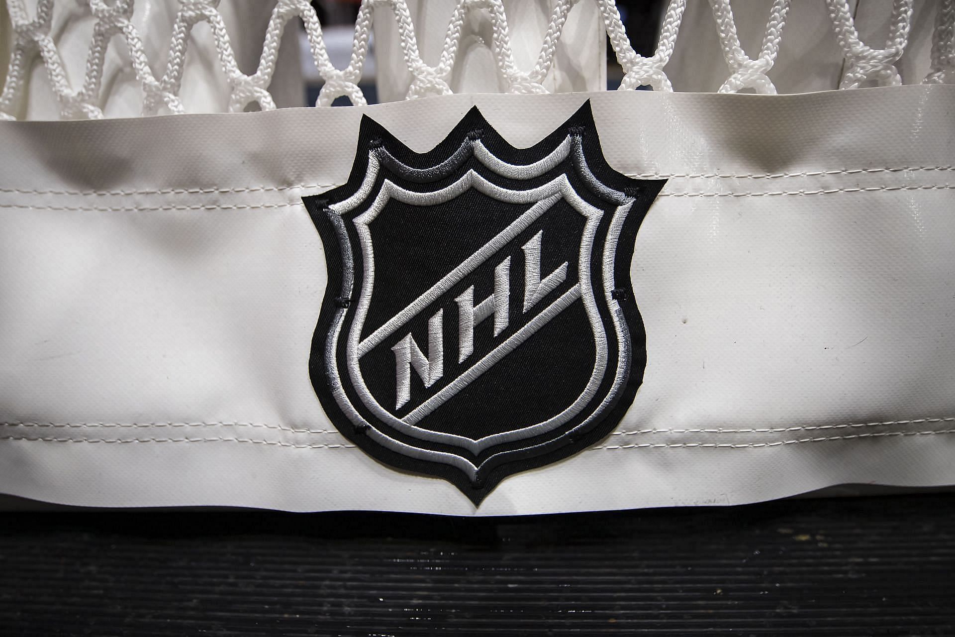 Five NHL goaltenders with the most losses 