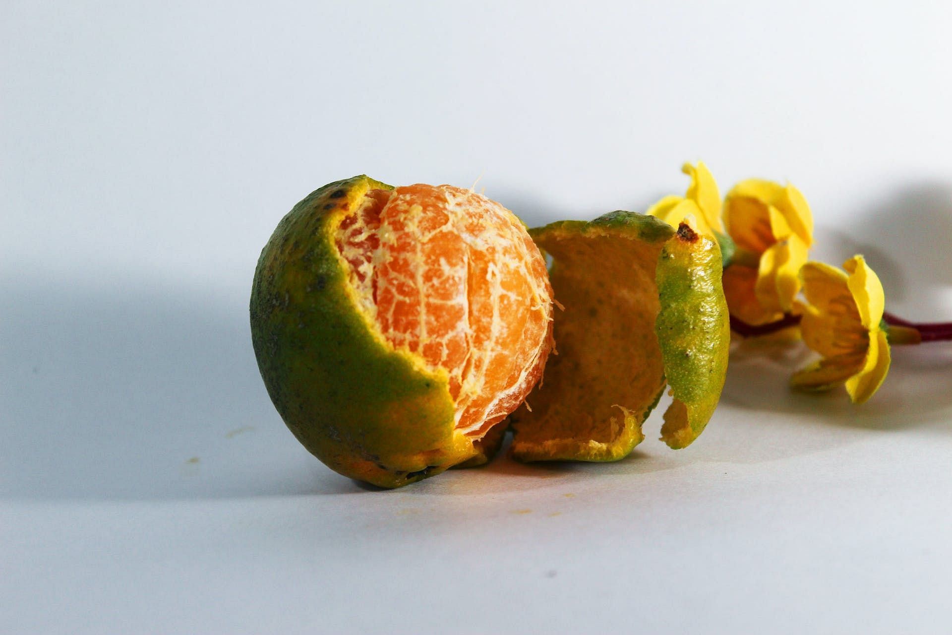 Get the benefits of orange peelings by candying them (Image via Pexels/MURALI DHARAN)