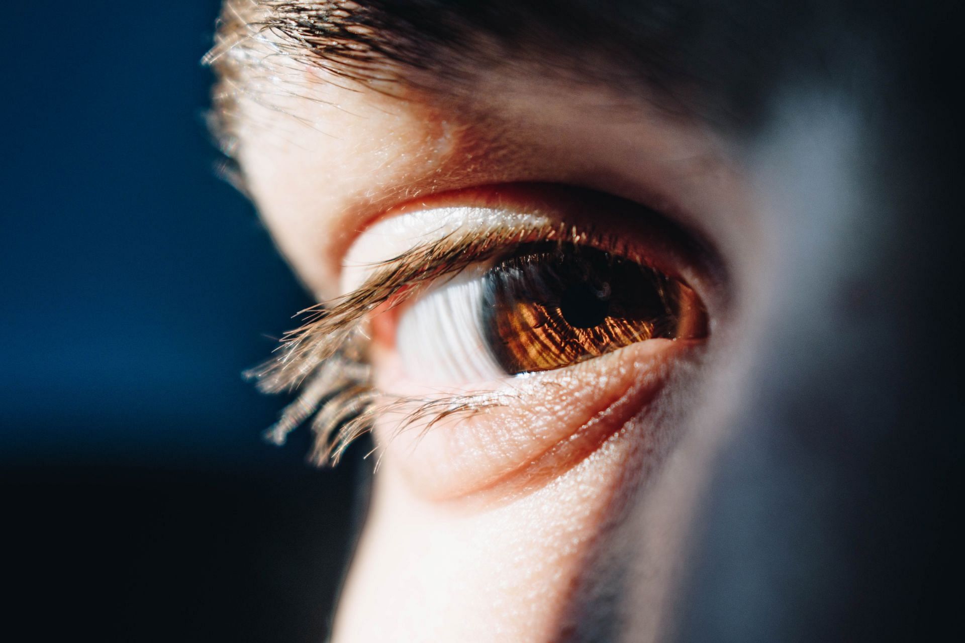 Tired eyes remedies (Image via Unsplash/Bacila Vlad)