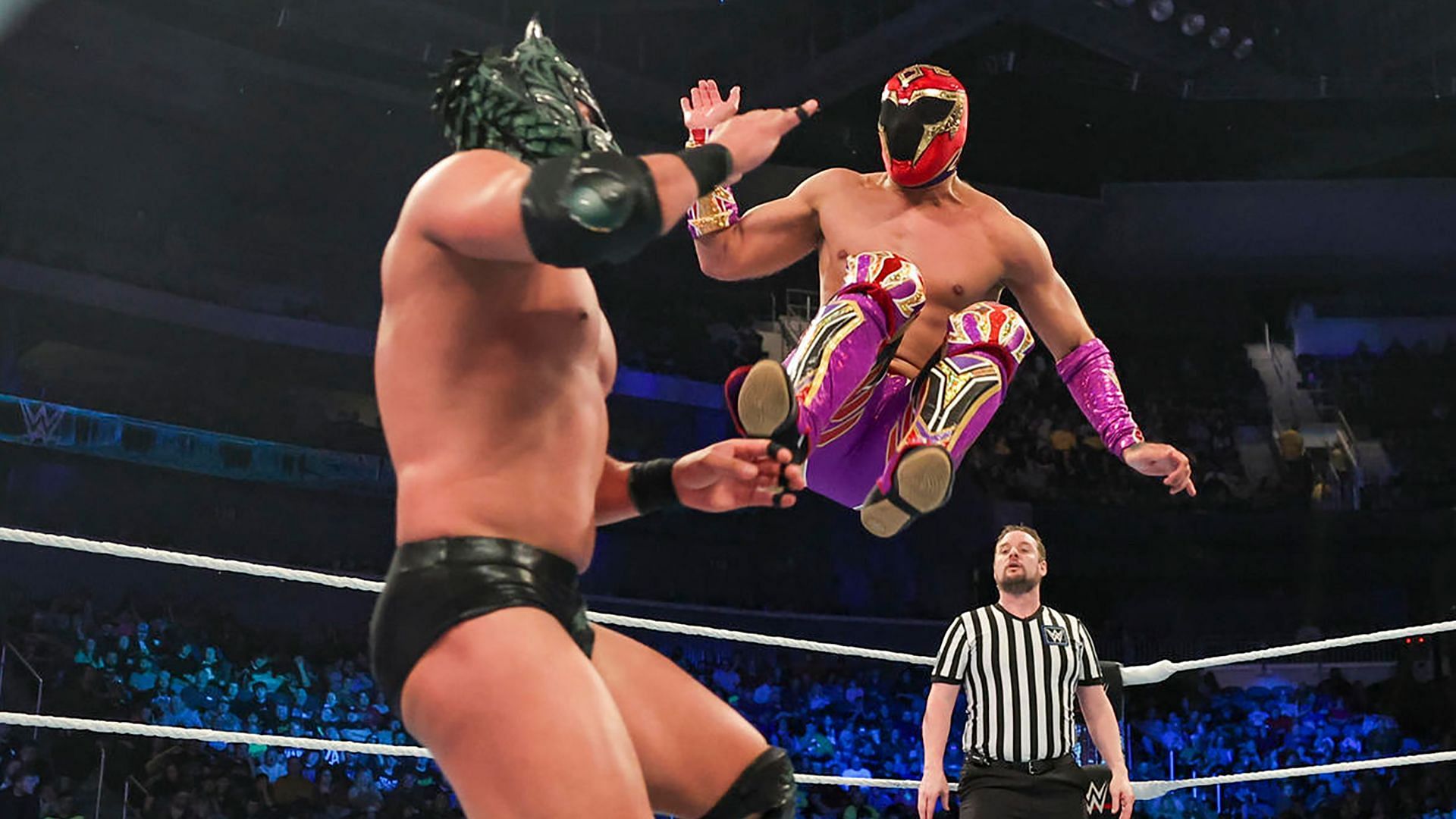 Axiom and Dragon Lee do battle on WWE SmackDown