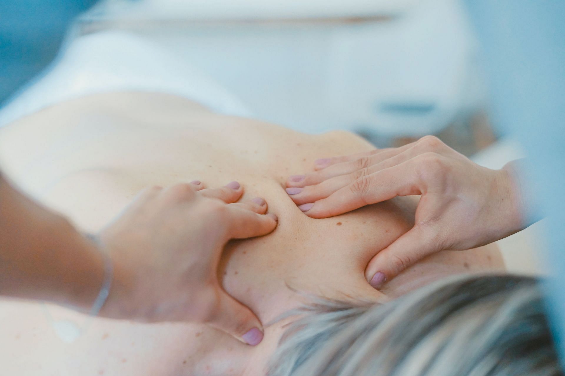 Massage (Image via Unsplash/Toa)