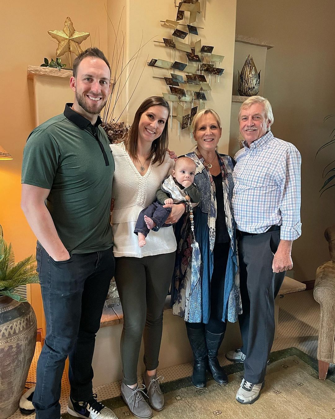 Mitch Garver with his parents and family, Source:- Instagram, @mgarver