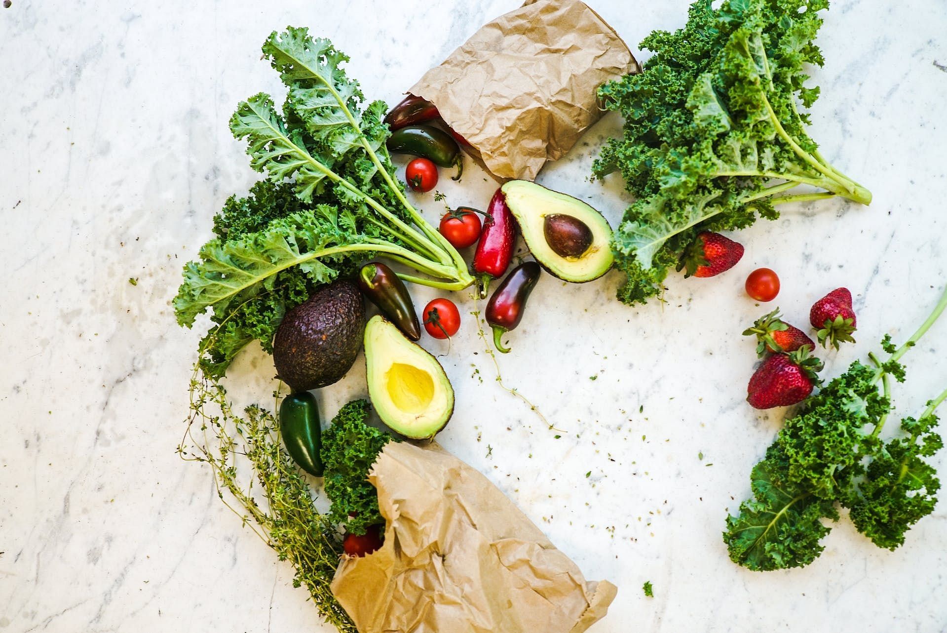 Eat right and healthy. (Image via Pexels/Wendy Wei)