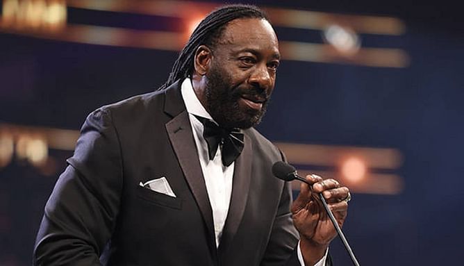 Booker T advises 30-year-old WWE Superstar to "lose eight pounds"