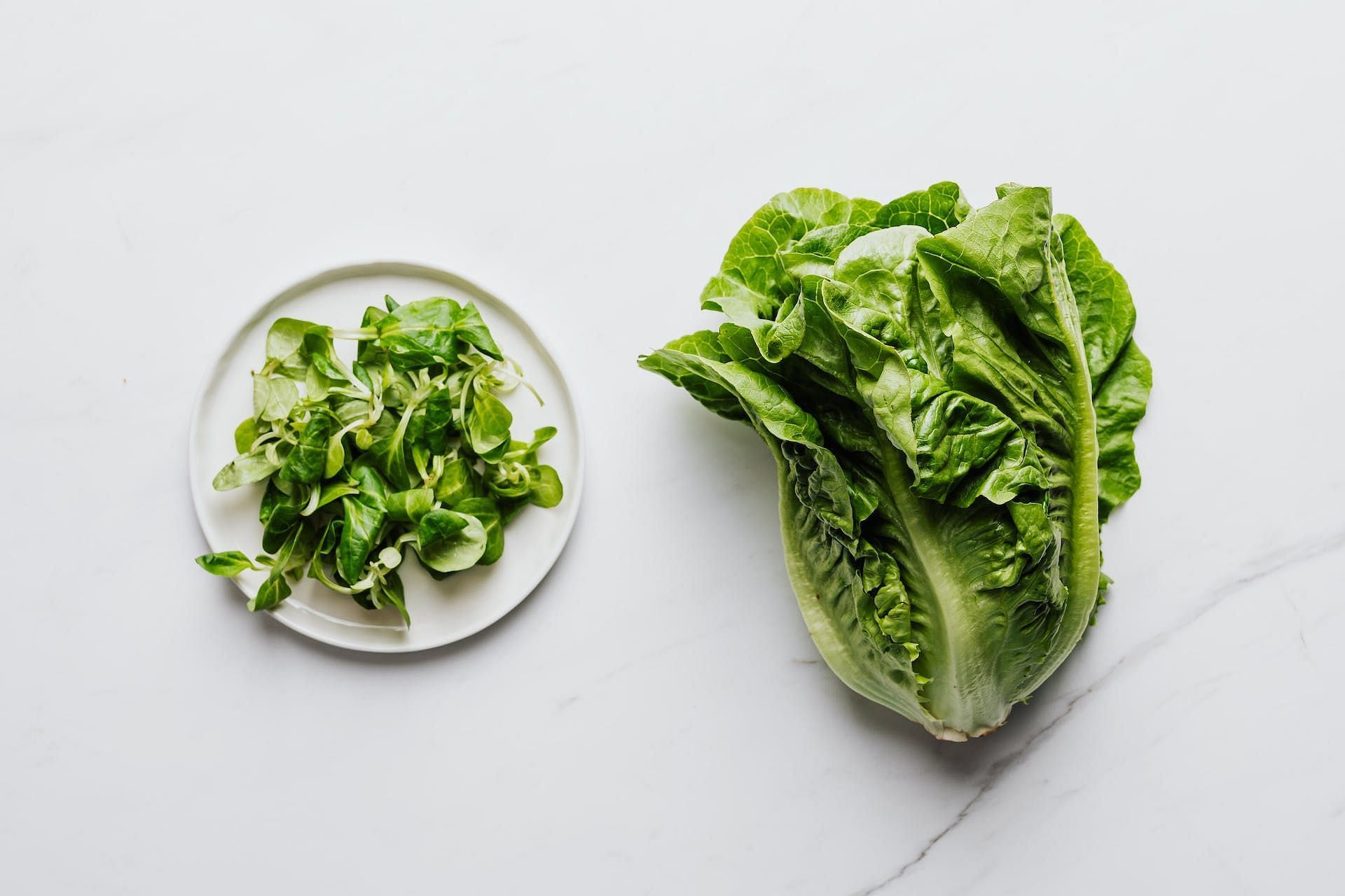 Green leafy veggies should be added to a PCOS diet. (Image via Pexels/Karolina Grabowska)