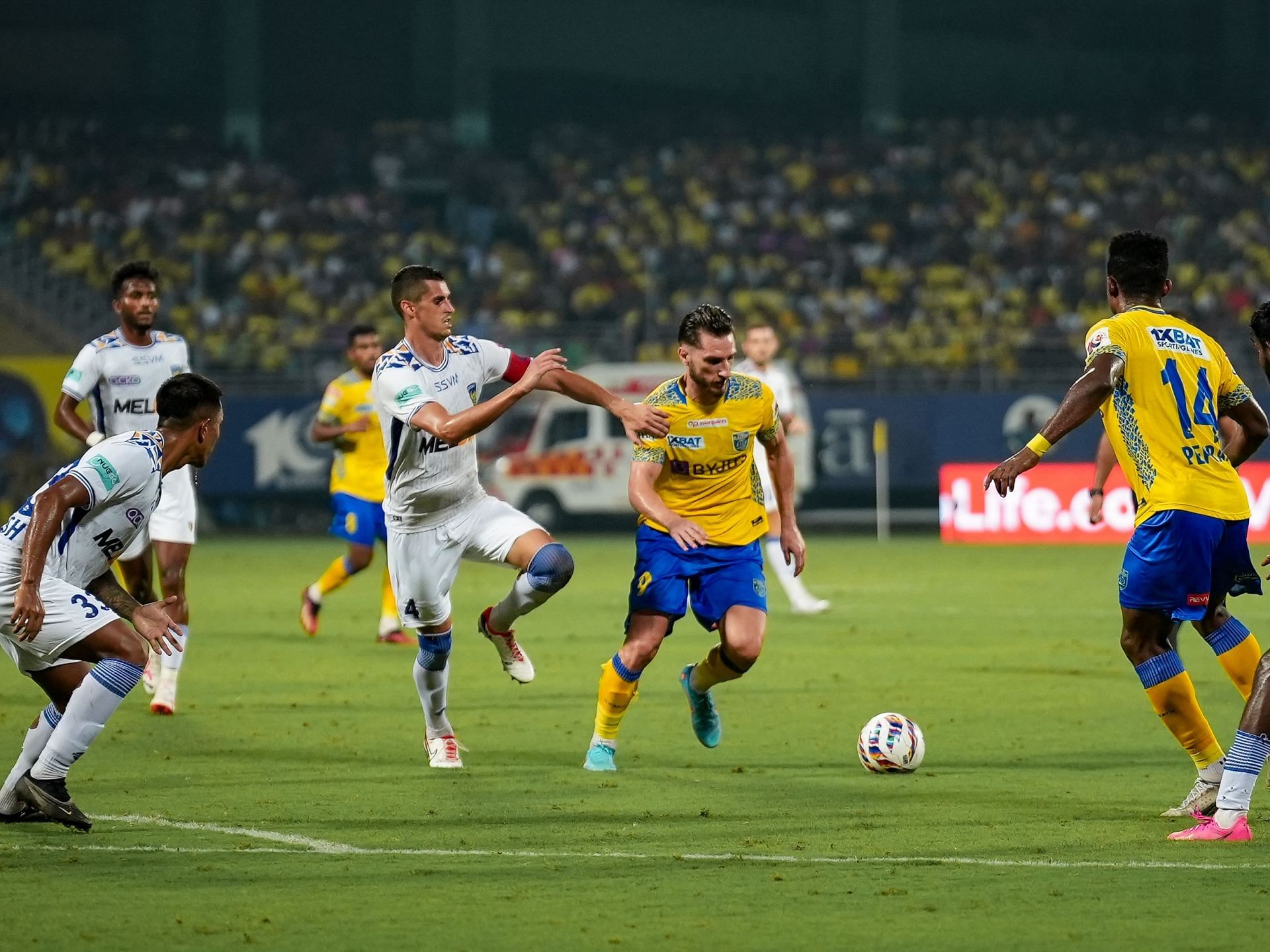 Dimitris Diamantikos produced a marvelous brace to draw level with Chennaiyin FC (Image Credits - KBFC Media)