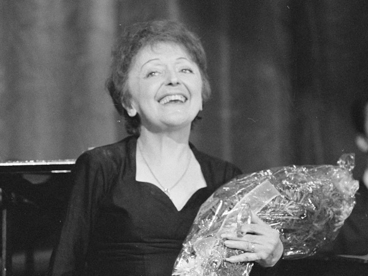 A still of Edith Piaf (Image via Dutch National Archives / Wikimedia Commons)