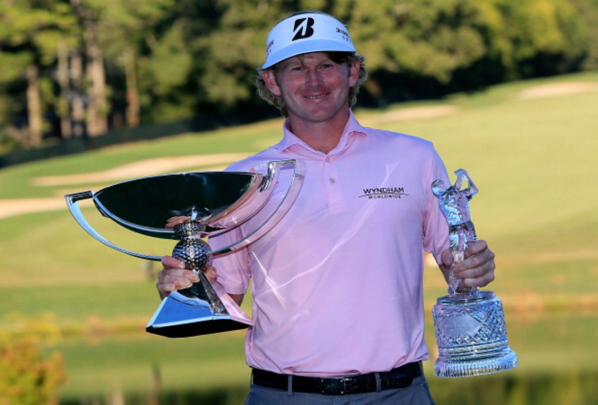 Brandt Snedeker holding the 2012 FedEx Cup trophy (Image via Getty)