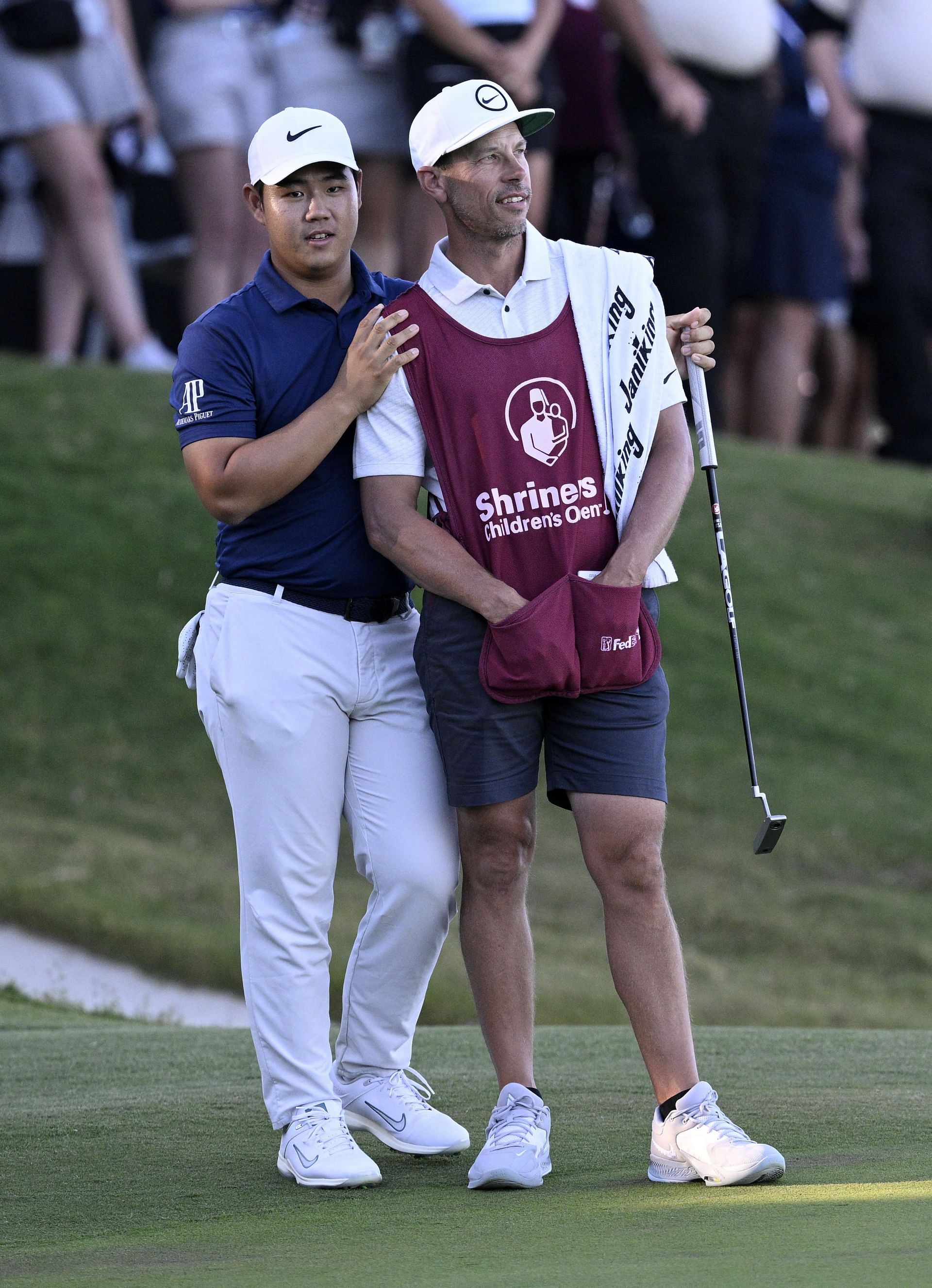 Who is Tom Kim&#039;s Caddie