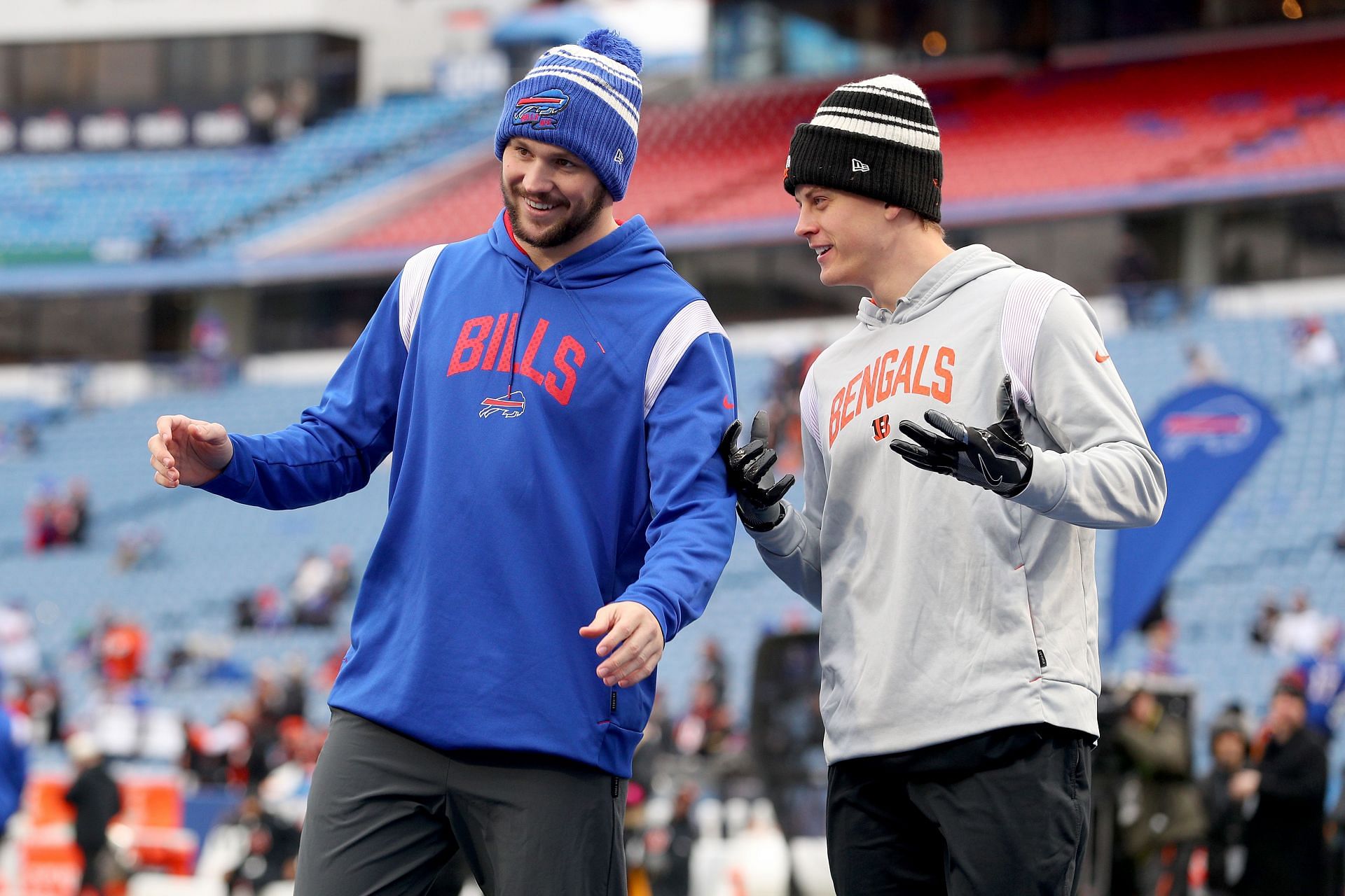 Cincinnati Bengals QB Joe Burrow (r) and Buffalo Bills QB Josh Allen (l)