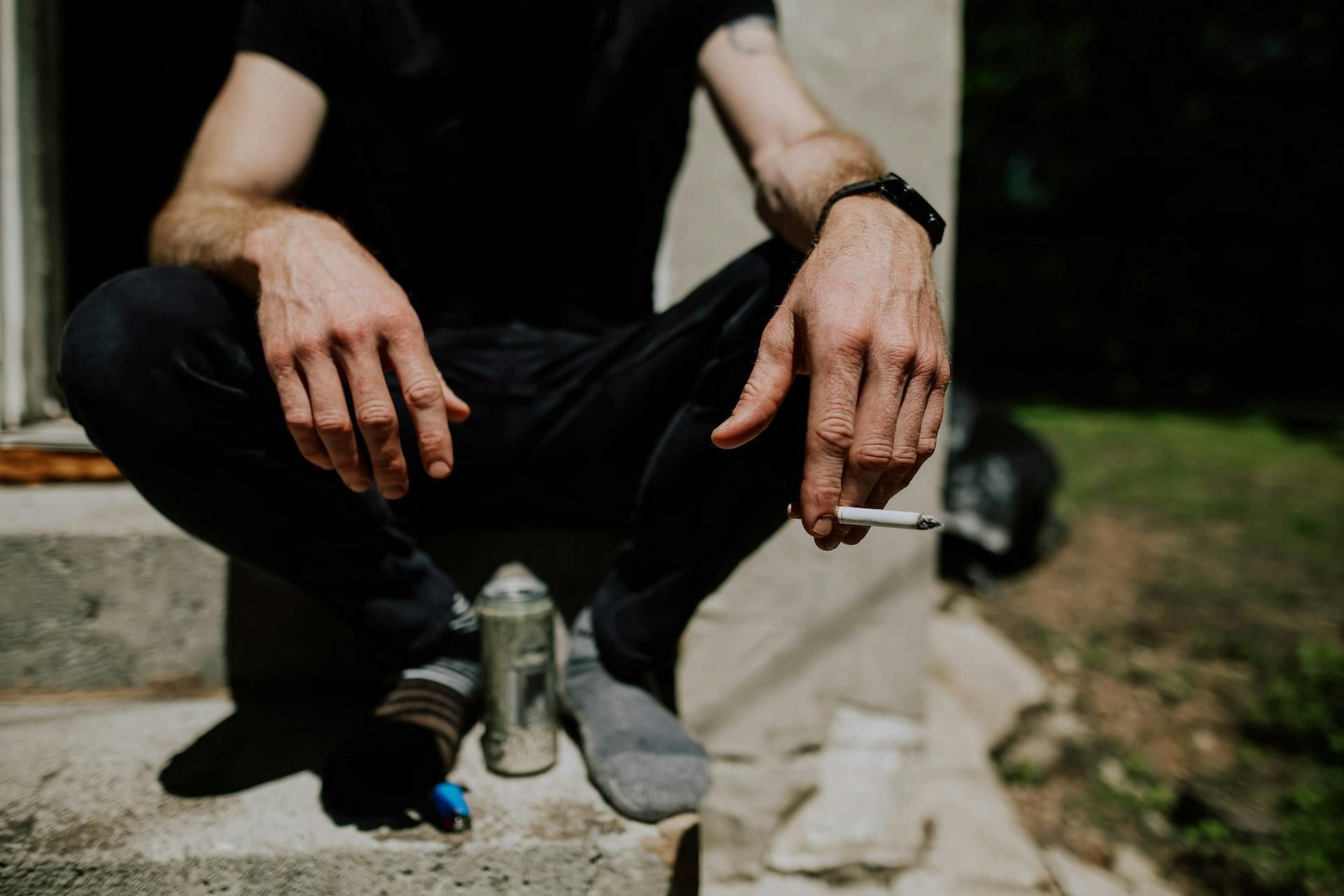 Tobacco and alcohol use can lead to serious health conditions. (Image via Pexels/Kelly)