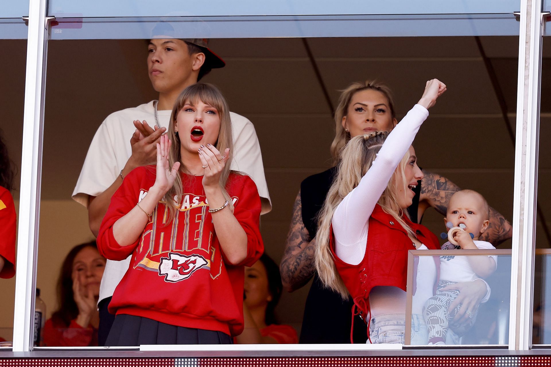 Taylor Swift at the Los Angeles Chargers v Kansas City Chiefs