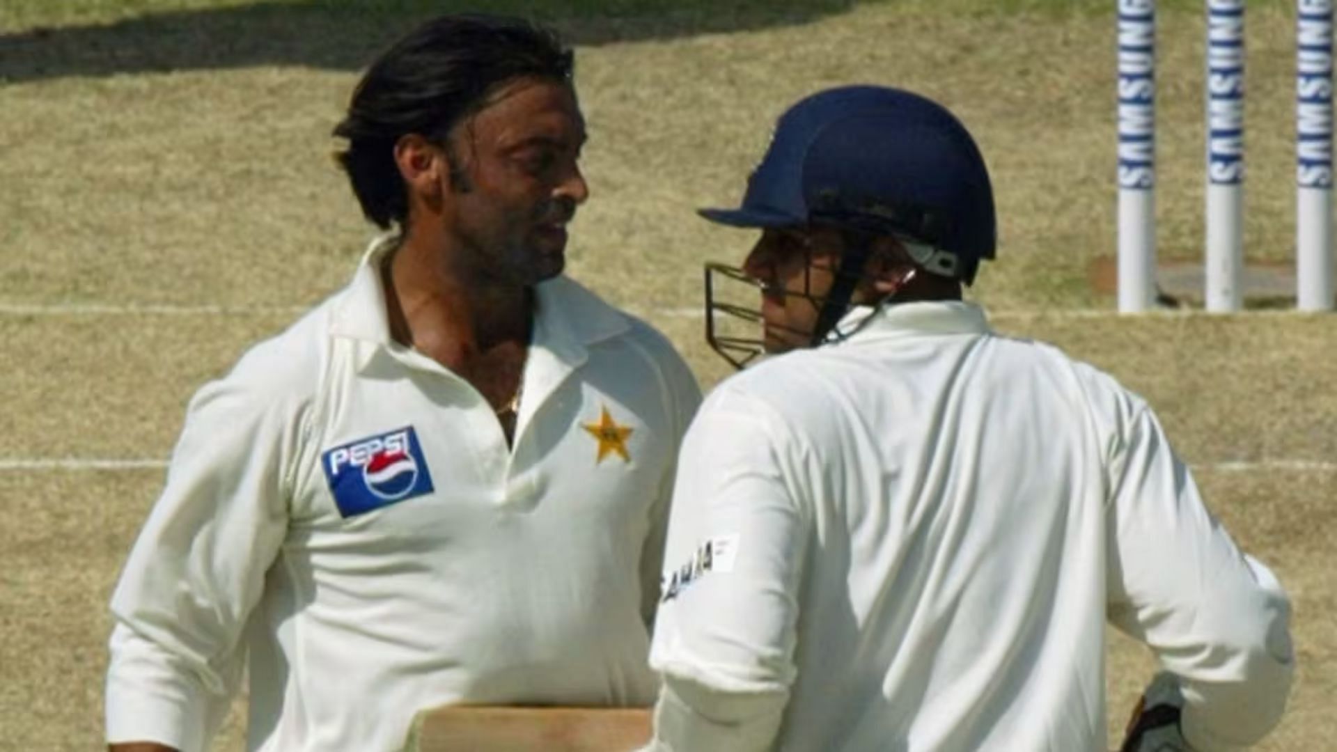 Shoaib Akhtar (L) &amp; Virender Sehwag have had some intruiging encounters in their careers (P.C.:X)