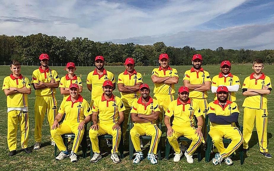 Romania cricket team poses for a group photo (Image via Twitter/Pavel Florin)