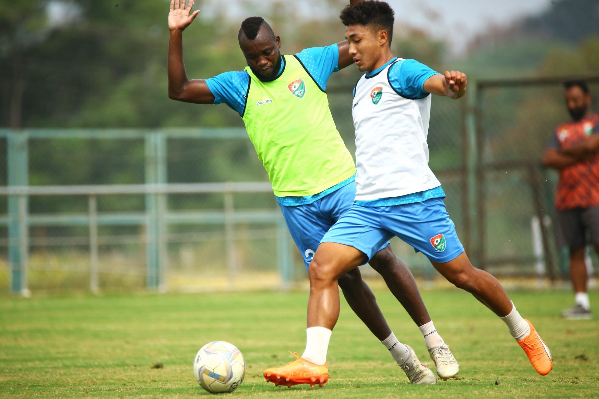 Ibrahim Sissoko (left) and Lalnuntluanga in Sreenidi Deccan FC training.