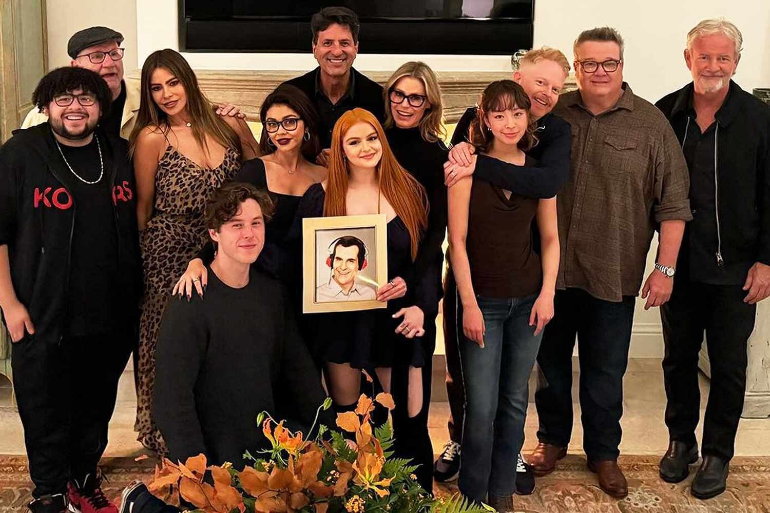 The Modern Family cast reunites in 2023 (Image via Sofia Vergara/ Instagram) 