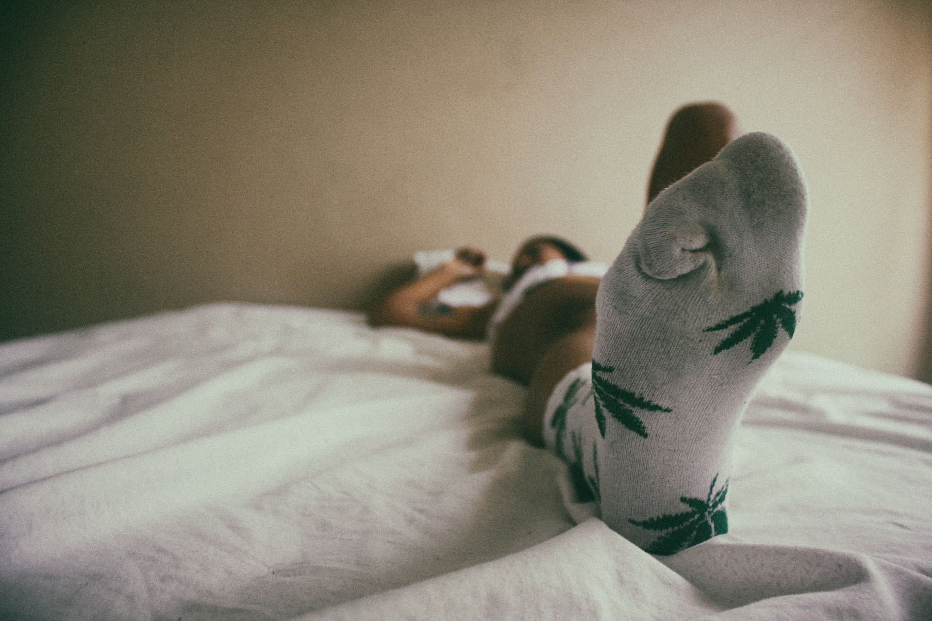 Iron deficiency is also to be blamed for chilly feet. (Image via Pexels/ Matheus Ferrero)
