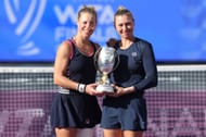 Laura Siegemund and Vera Zvonareva with the women's doubles trophy in Cancun