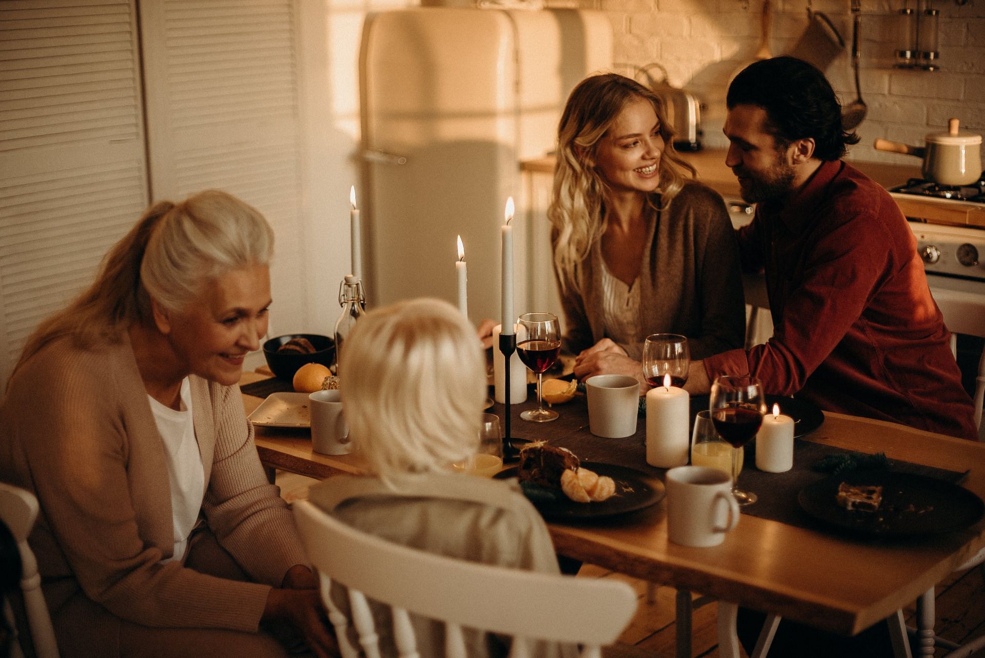 Thanksgiving is indeed a time of togetherness and love. These gestures will make your day. (Image via Pexels/ Cottonbro studio)