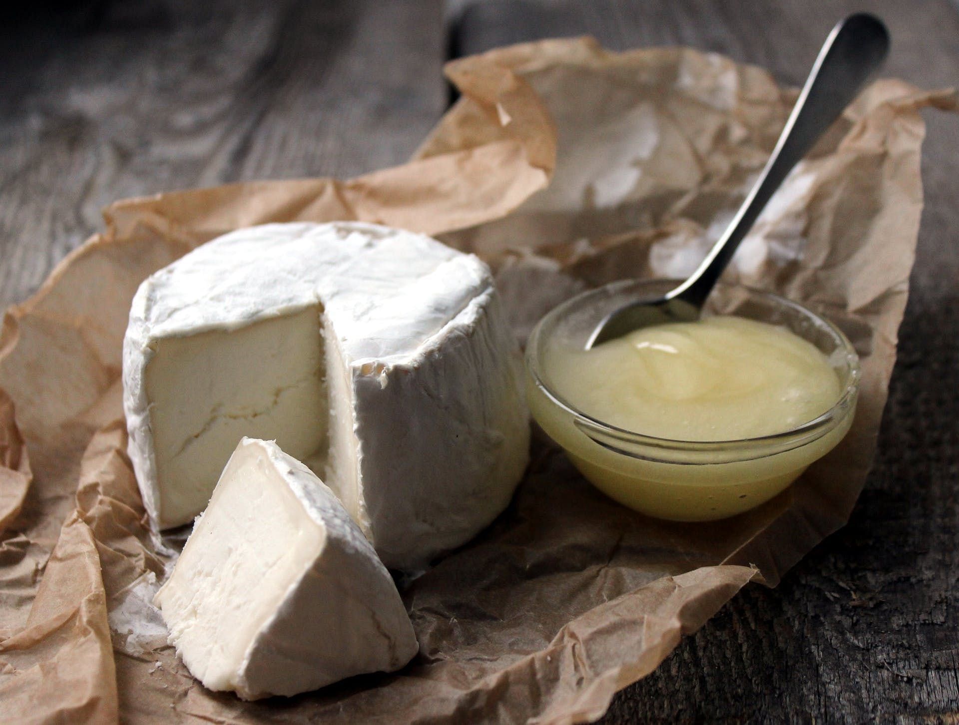 Dairy products are foods to avoid with PCOS. (Image via Pexels/Irita Antonevica)