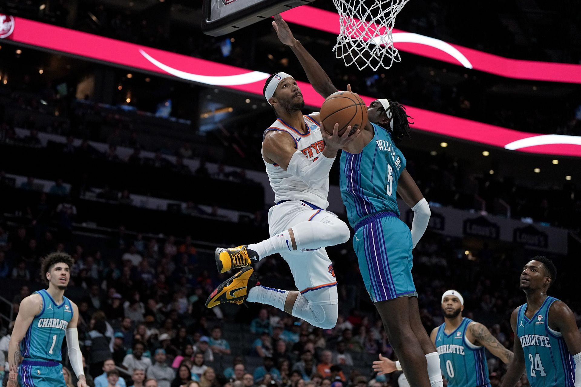 Josh Hart of the New York Knicks against the Charlotte Hornets