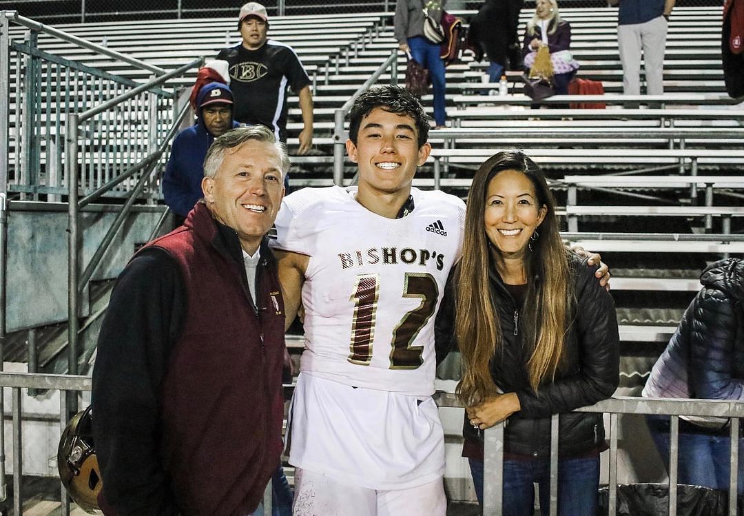 Tyler Buchner with his Parents, Source: Official Instagram Account of Tyler Buchner