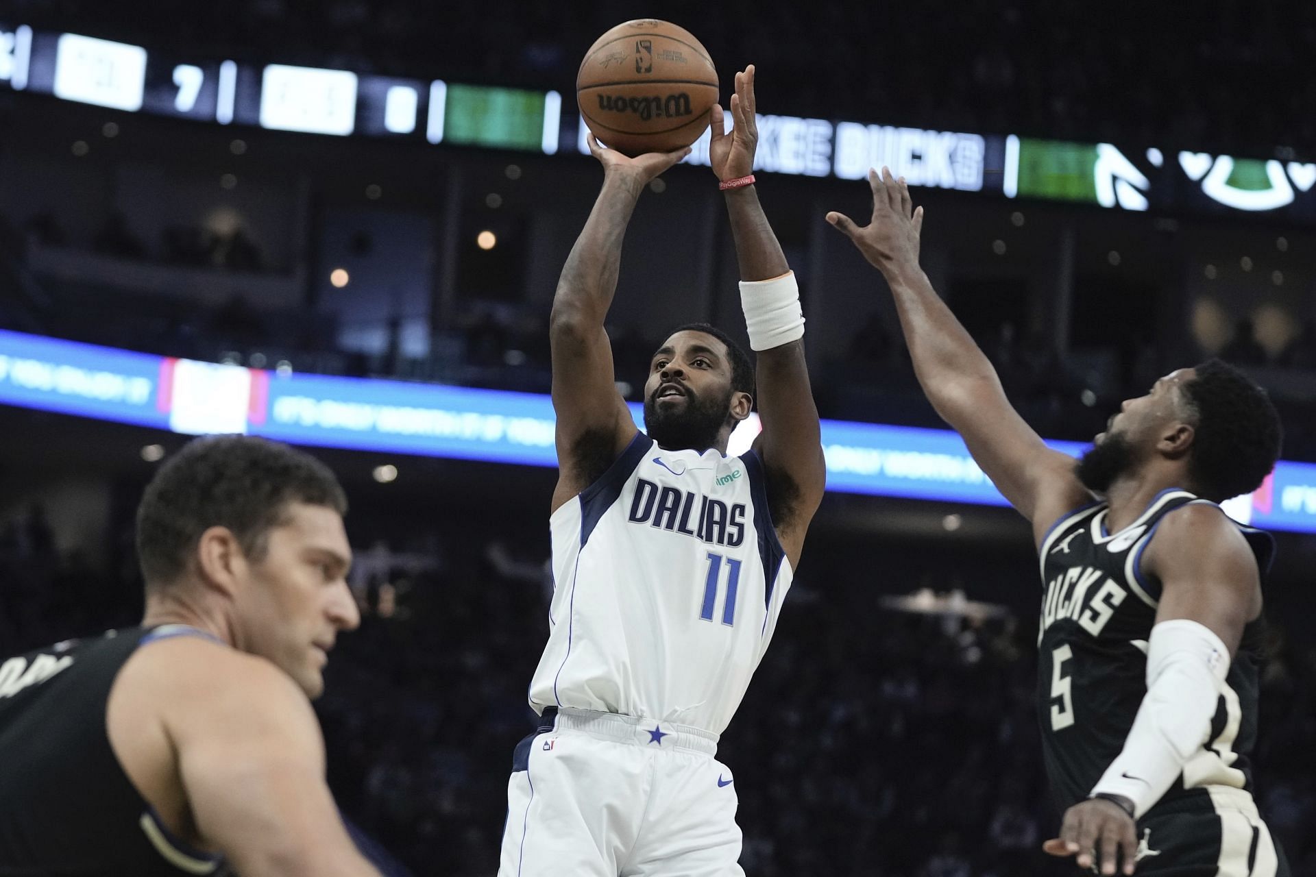 Mavericks Bucks Basketballs