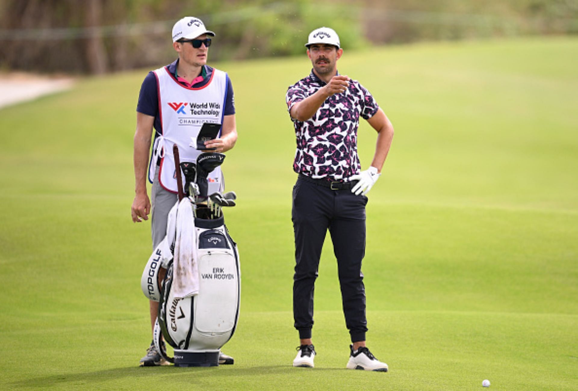 Alex Gaugert, caddying for Erick Van Rooyen at the 2023 World Wide Technology Championship (Image via Getty).