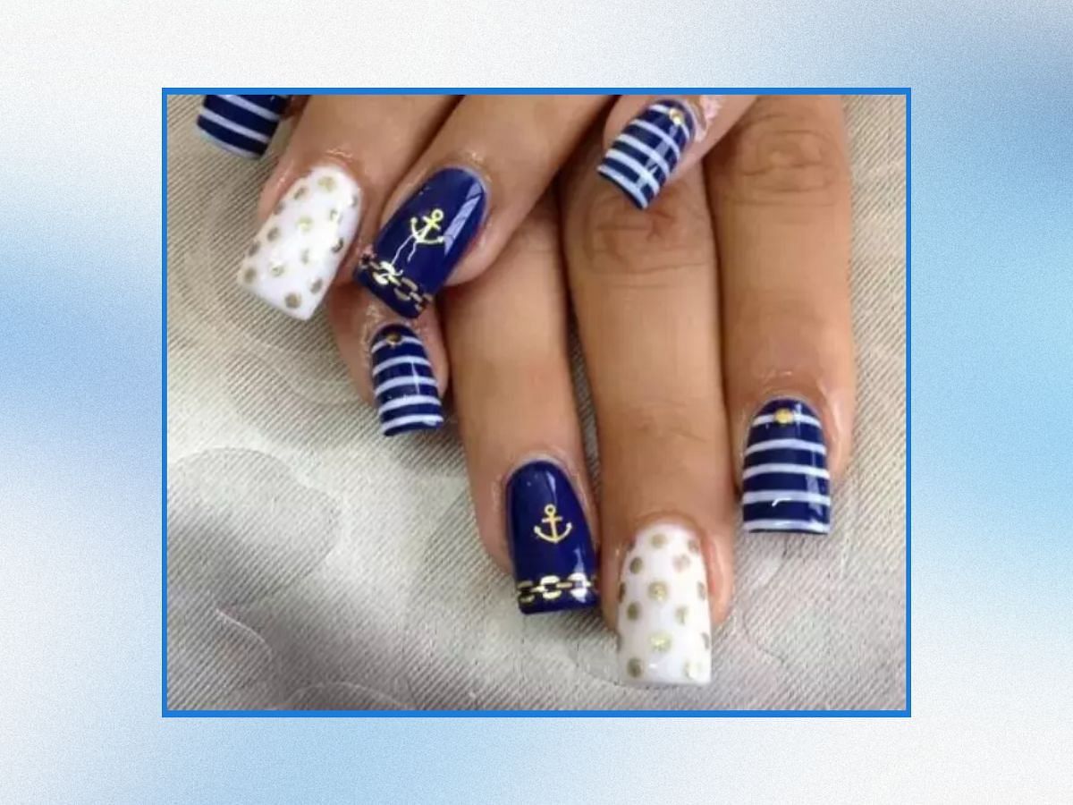 Nautical nails (Image via Pinterest/ @Iconosquare)