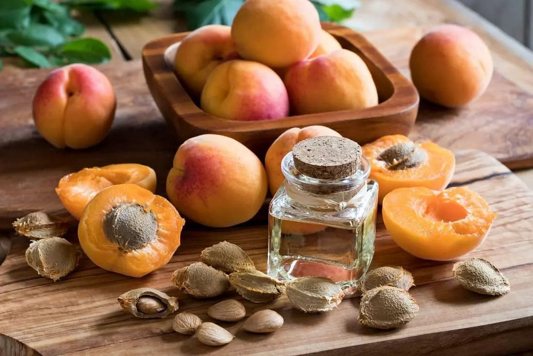 Apricot seeds for cancer (Image viaNY Spice Shop)