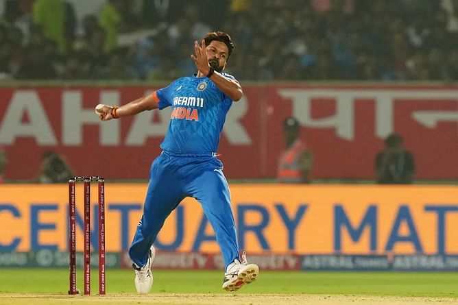 "It seemed like it was a machine" - Aakash Chopra lauds Mukesh Kumar's consistent yorkers in 1st IND vs AUS T20I