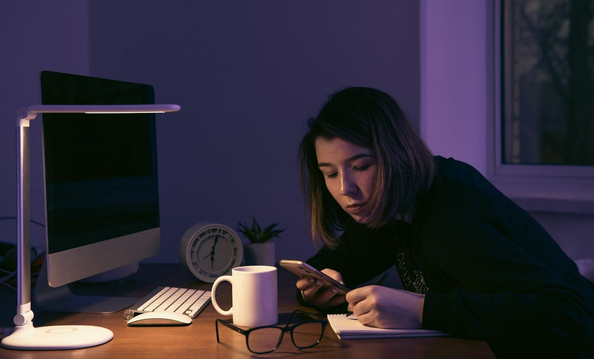 Are all-nighters bad for health? (Image by pvproductions on Freepik)