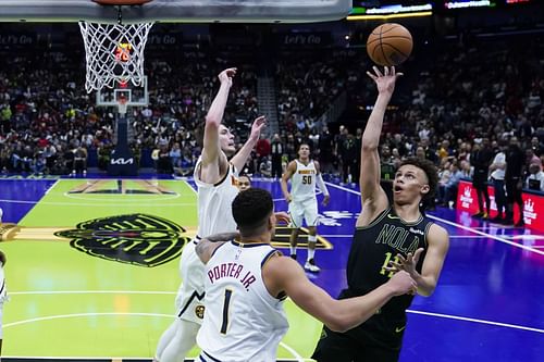 Dyson Daniels of the New Orleans Pelicans (right)