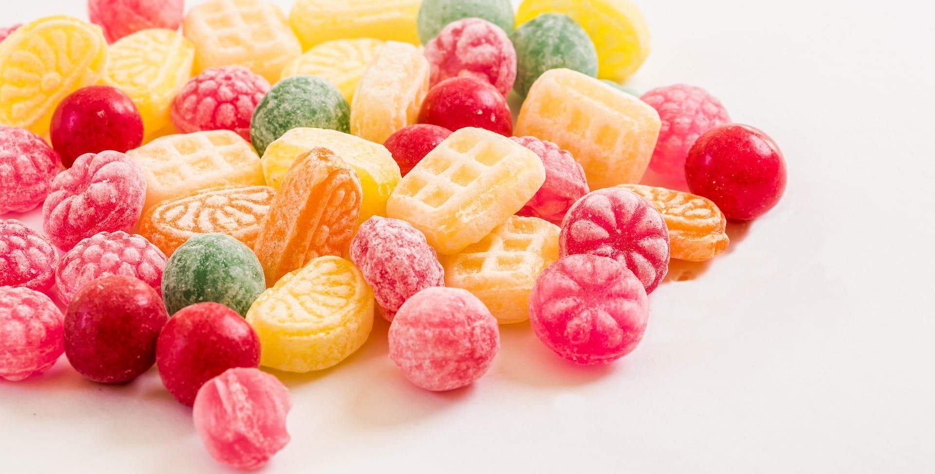 Foods bad for teeth includes candies. (Image via Pexels/Ylanite Koppens)