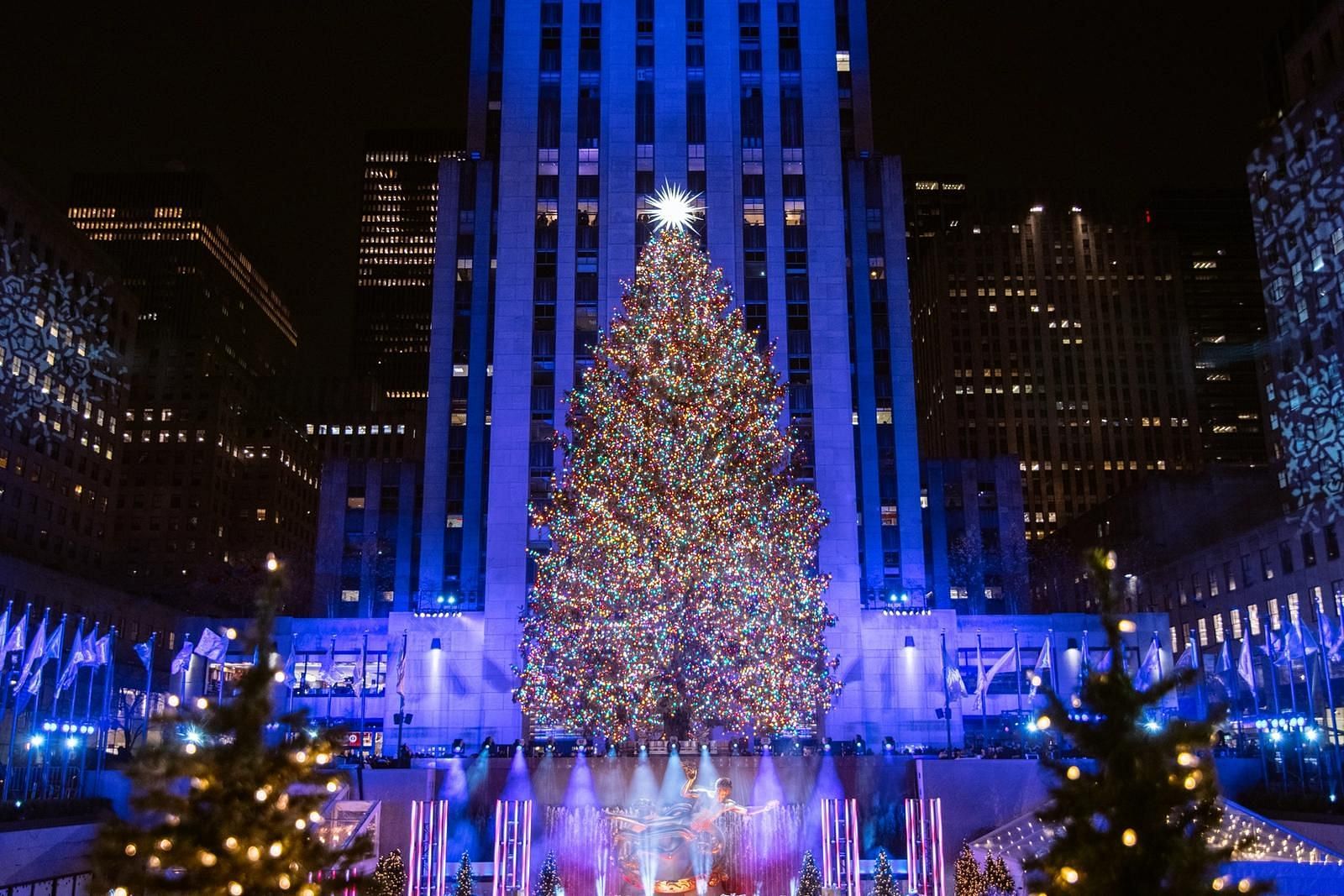When does the Rockefeller Christmas Tree lighting ceremony take place
