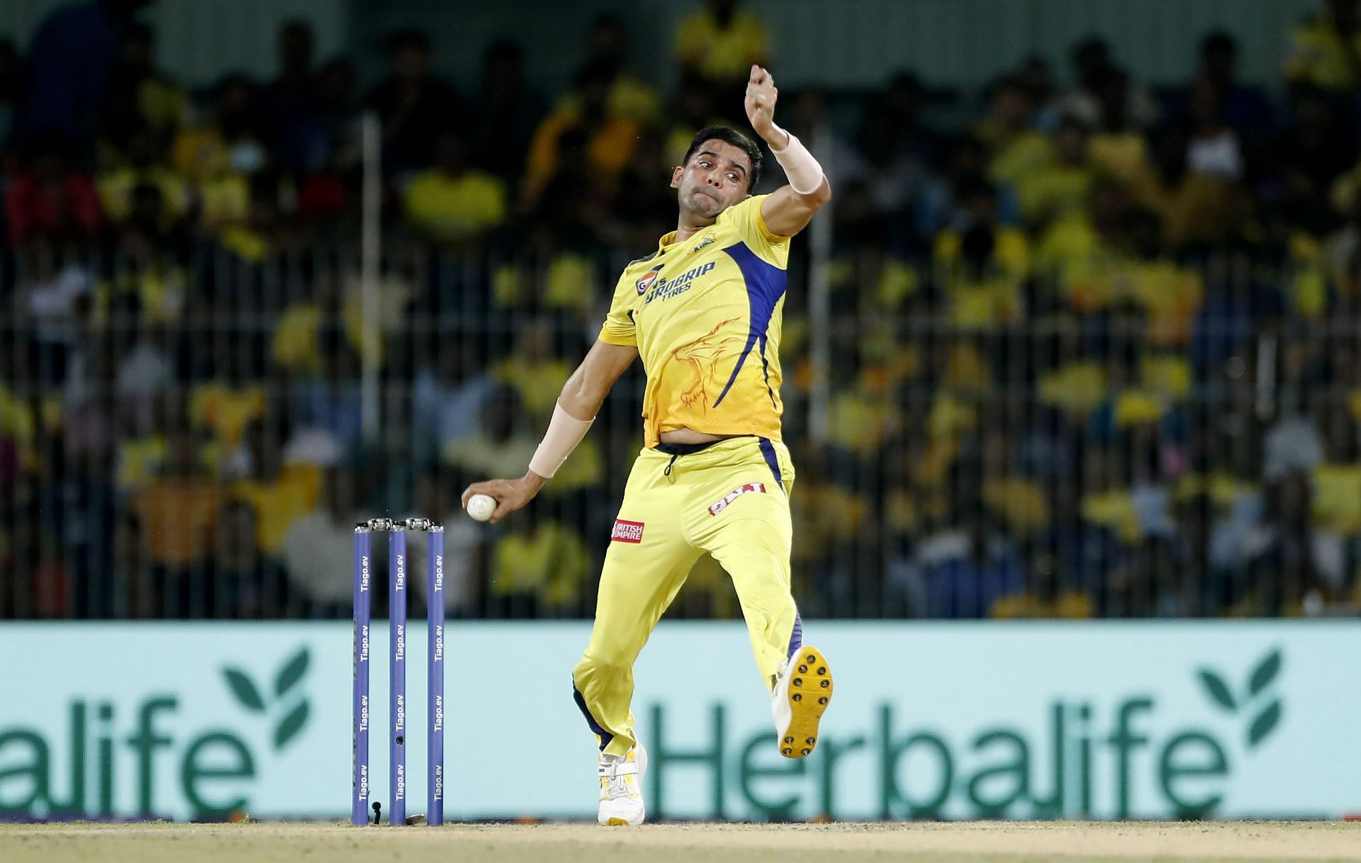 Chahar finds a way to pick wickets with the new ball