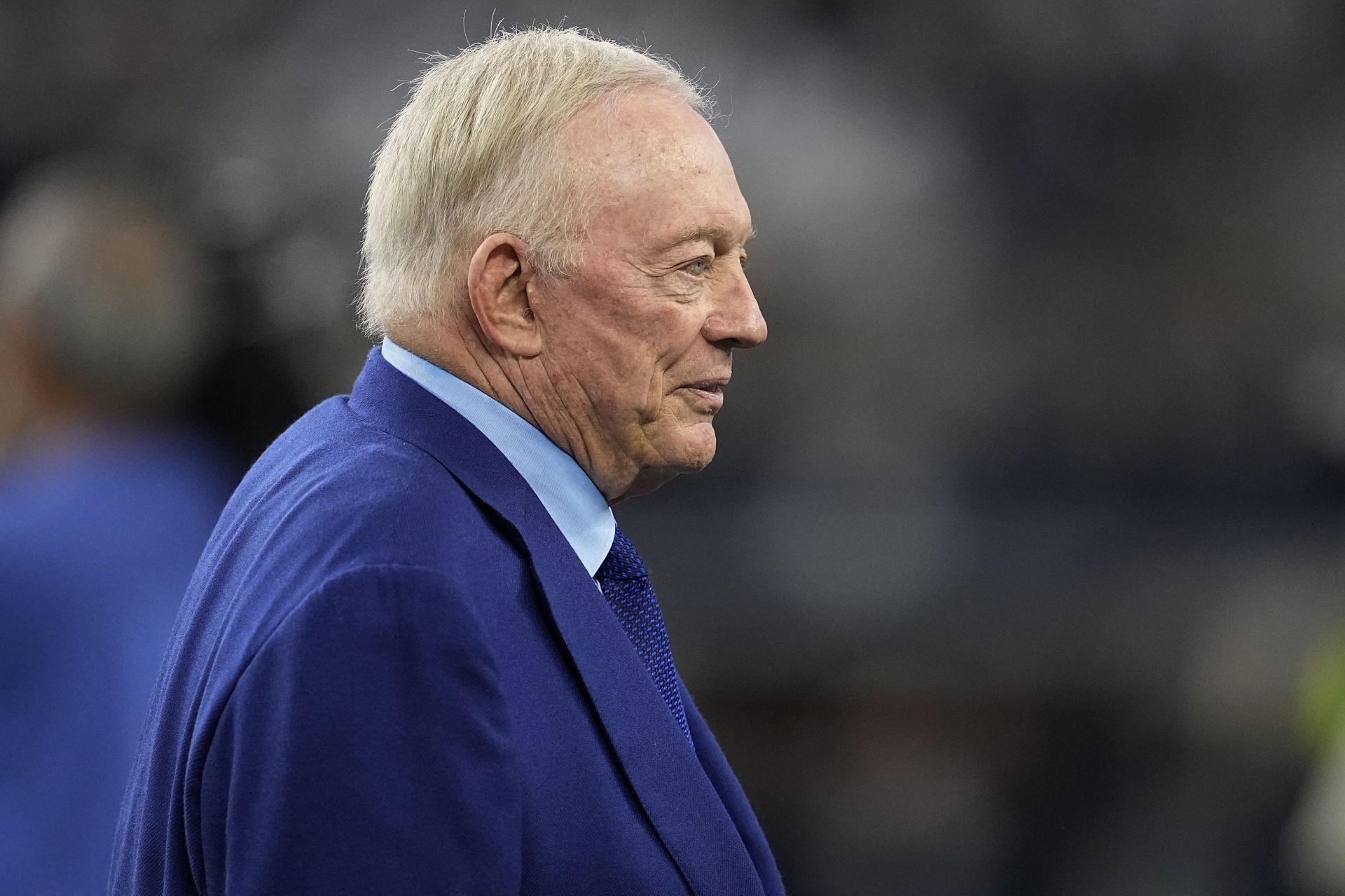Jerry Jones is going to honor Jimmy Johnson