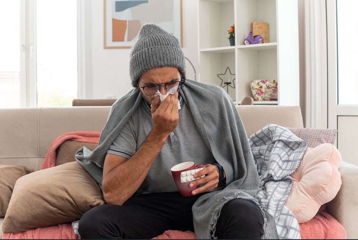 Common cold is one of the most common ailments one can encounter during the winter season. (Image by stockking on Freepik)