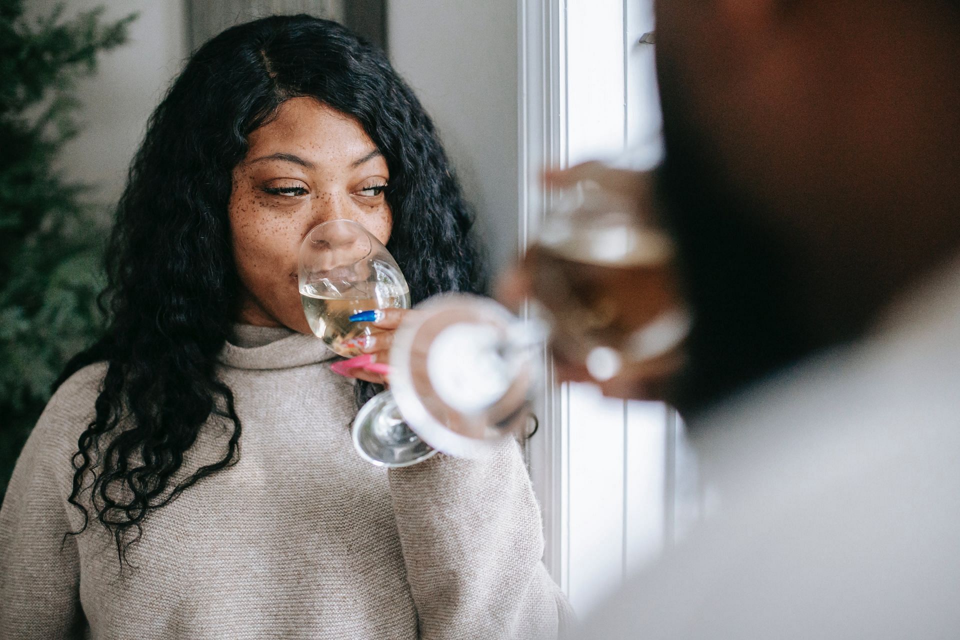 Alcohol dementia can be managed in its early stages. (Image via Pexels/Any Lane)