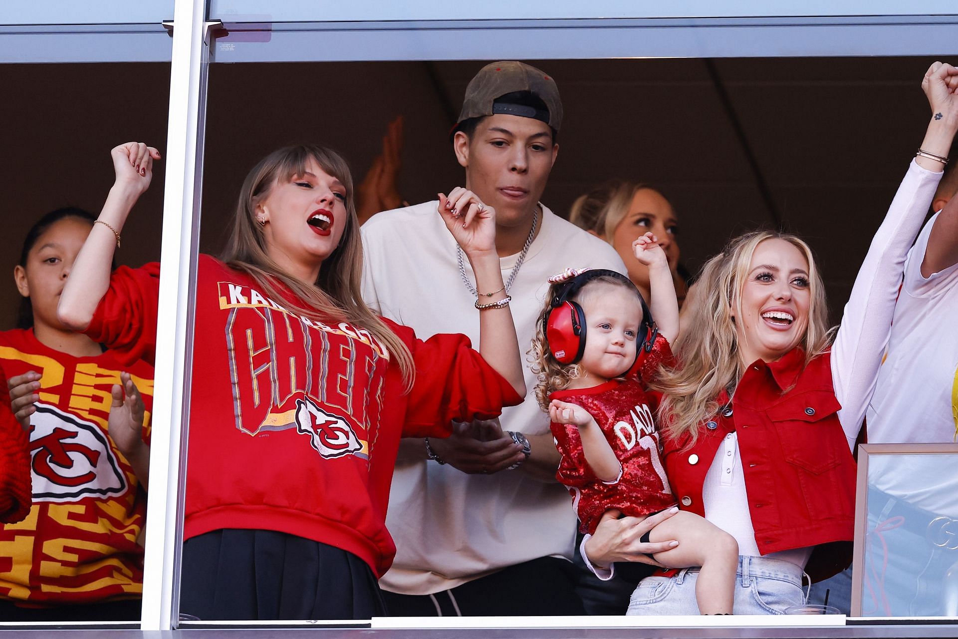 Taylor Swift cheers on Travis Kelce with Brittany Mahomes, baby Sterling and Jackson Mahomes