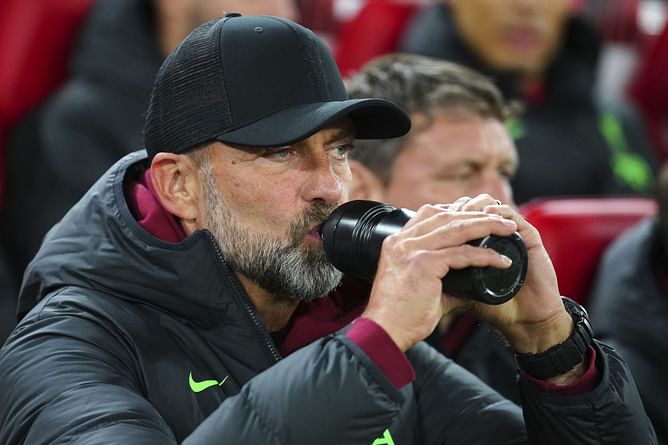 "Will be difficult to stop" - Liverpool title chances dismissed by former player as he named Premier League rivals to win