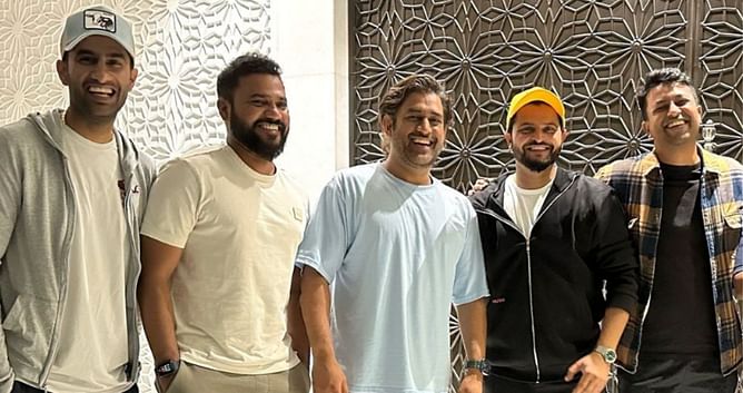 सुरेश रैना ने अपनी टीम की रोमांचक जीत के बाद एमएस धोनी के घर पर किये गए डिनर का किया जिक्र, देखें वीडियो