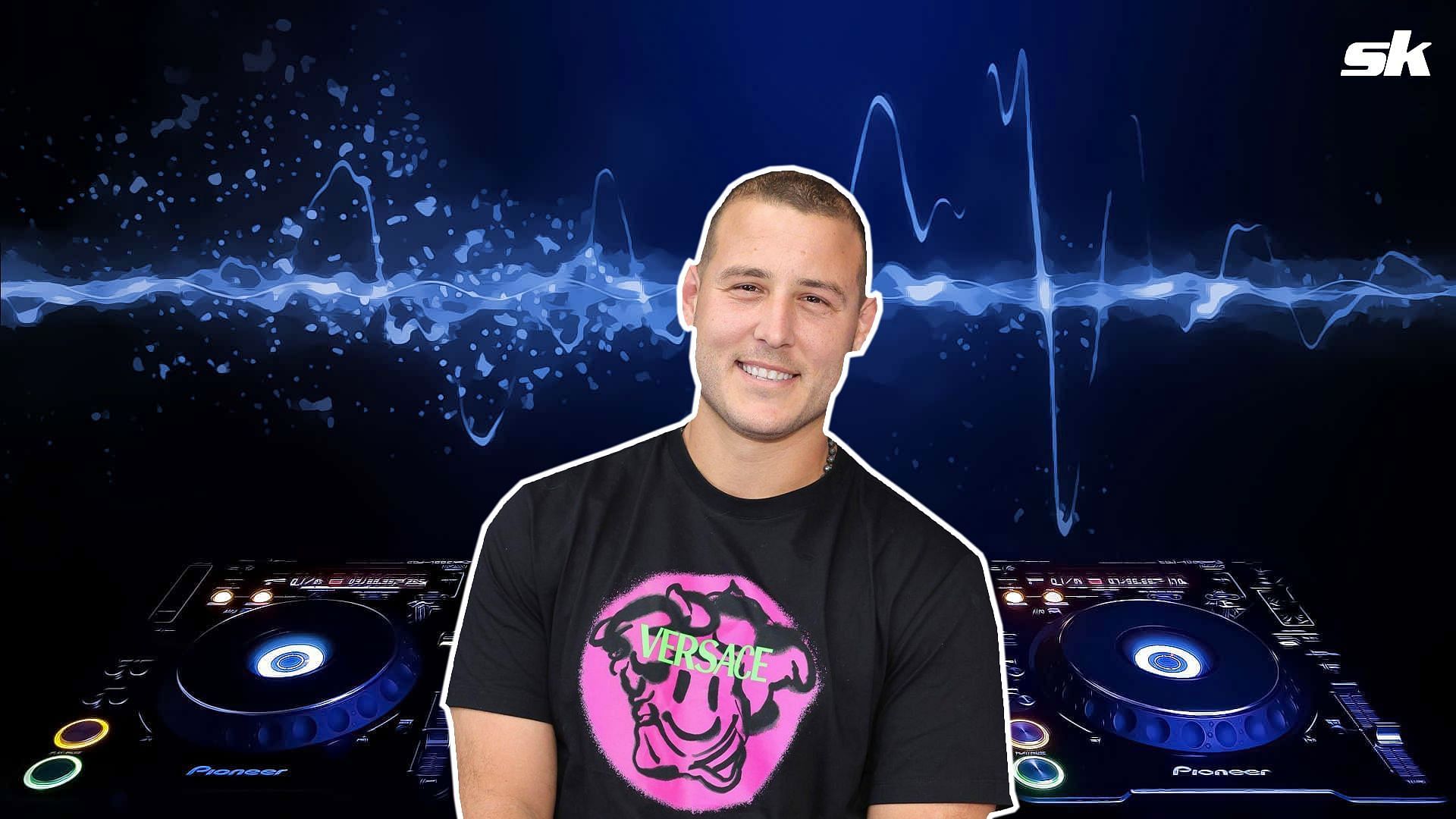 Yankees star Anthony Rizzo was seen playing the DJ.