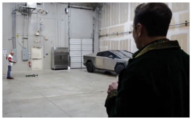Joe Rogan's 80-pound bow fails to pierce Elon Musk's Tesla Cybertruck on JRE episode [VIDEO]