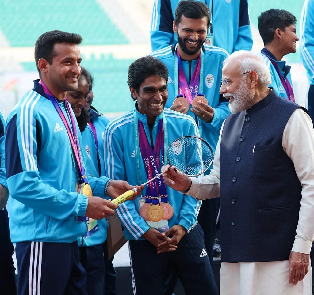 Prime Minister Modi with the para-athletes